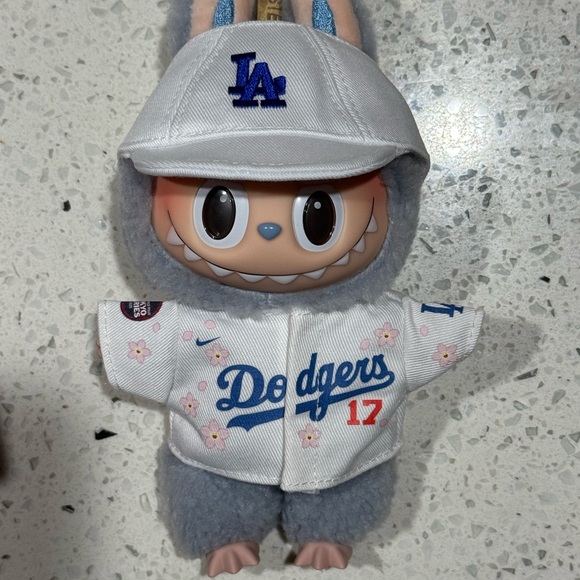 Pop Mart Labubu Dodgers x murakami Shohei Ohtani Uniform - Picture 4 of 5